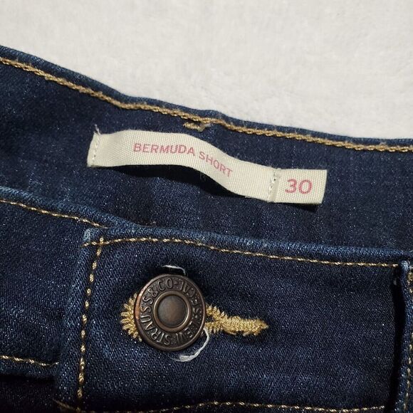 LEVI'S CLASSIC JEAN SHORTS Women's Size 30 Blue BERMUDA DENIM - Picture 3 of 8
